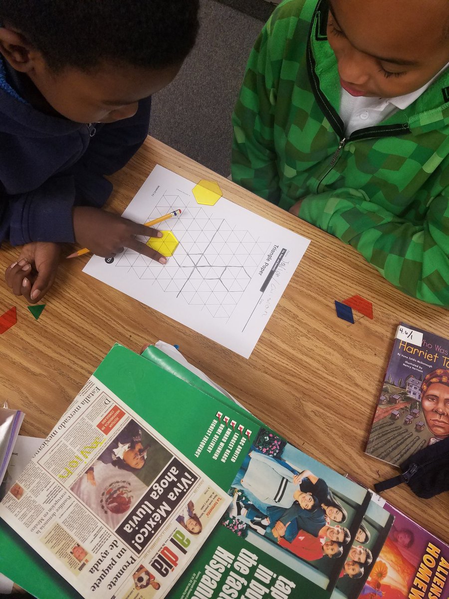 brookebarrett07's tweet photo. Creating lines of symmetry using power polygons. @McWhorterES #mcwpln #challengeacceptedmcw @CFBISD https://t.co/cYdCzwb7Ki