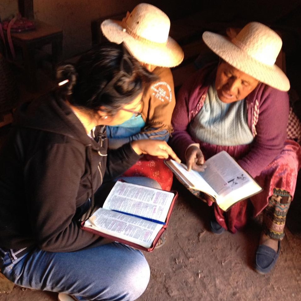 Latin_Link's tweet photo. In rural Potosí recently, Bolivia member Maribel Woodley was able to draw a backslidden Christian back to Jesus, using a Spanish Bible but speaking in Quechua. #everyopportunity #mission #quechua #talkingaboutJesus https://t.co/ZCN6yvEqWQ