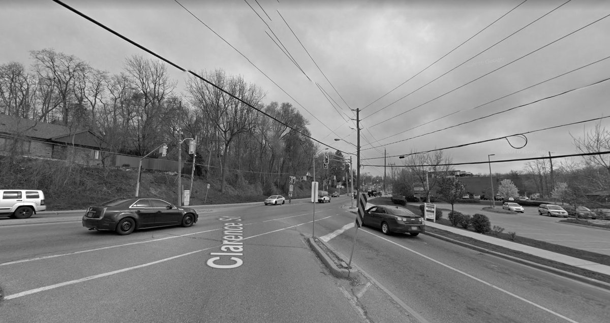 Brantfreudian's tweet photo. #StatsBrantford: 94% of Brantfordians have no idea of days and times when okay to turn right onto West St. from Clarence (and that's after reading the sign). ↗️ https://t.co/FXKxYBWaLr