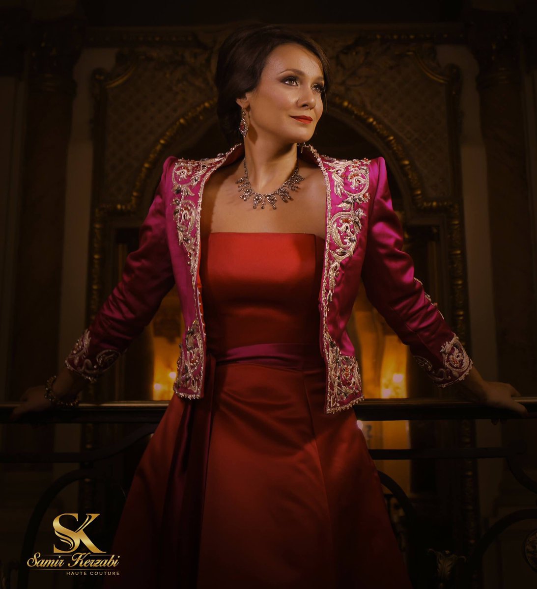 Shooting: Samir Kerzabi Photo: Ilies Guebbal Bijoux: Lazouni Cleopatra Make-Up: Pause poudrée Coiffure: Institut Syrie Lieu: Théâtre d'Oran