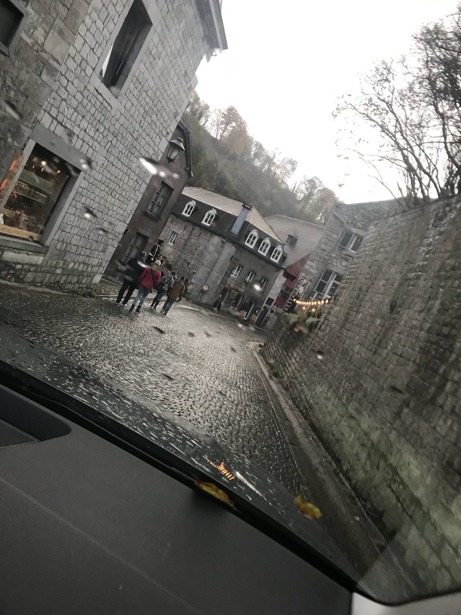 vastenaekel's tweet photo. Durbuy on se révéra #marchedenoel #durbuy #inlove @DurbuyTourisme @SSlabbaert ❤️ https://t.co/8taWGuEqO9