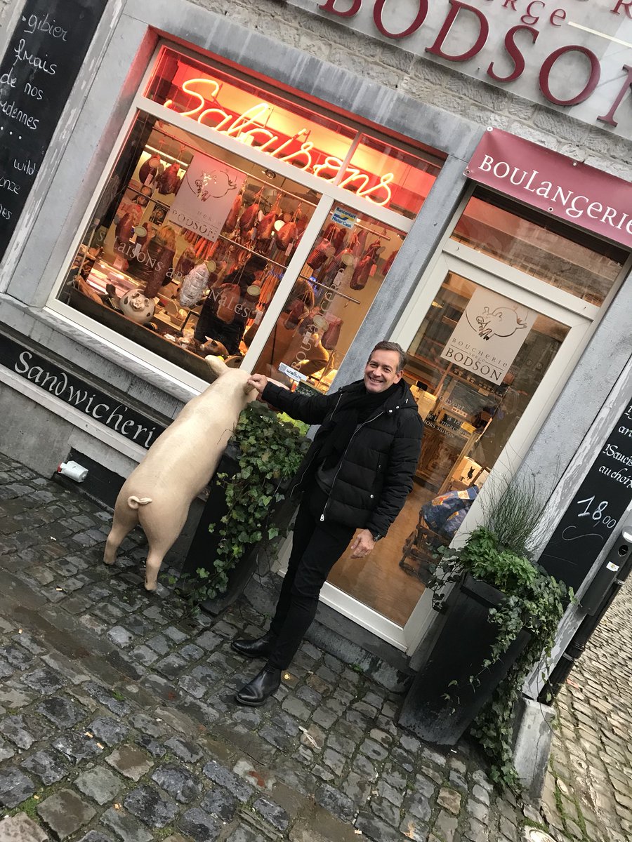 vastenaekel's tweet photo. Durbuy on se révéra #marchedenoel #durbuy #inlove @DurbuyTourisme @SSlabbaert ❤️ https://t.co/8taWGuEqO9