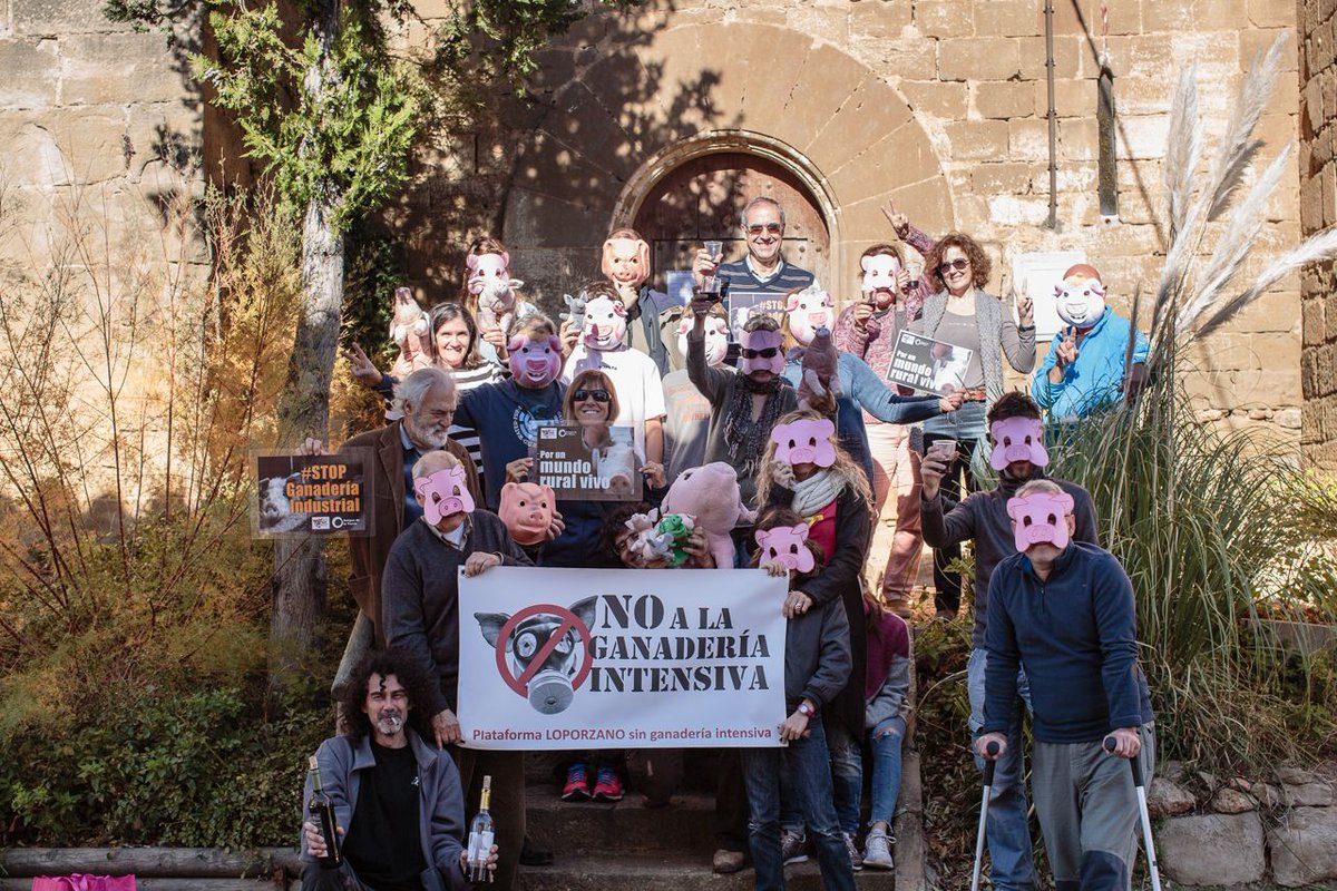 platafloporsin's tweet photo. Ayer en #Chibluco (#Loporzano). celebramos que a la #IndustriaPorcina le esté llegando su #SanMartín gracias al trabajo de movilización y difusión de los movimientos vecinales y las organizaciones que los apoyan. #STOPGanaderíaIndustrial https://t.co/UBhqOAtftd