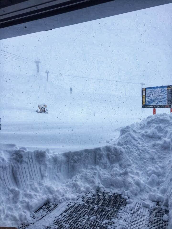 Winter has arrived to St. Anton --&gt; 30 cm and still going! 
Credit to @MartinJennewein for the picture! #thankgodsummerisover