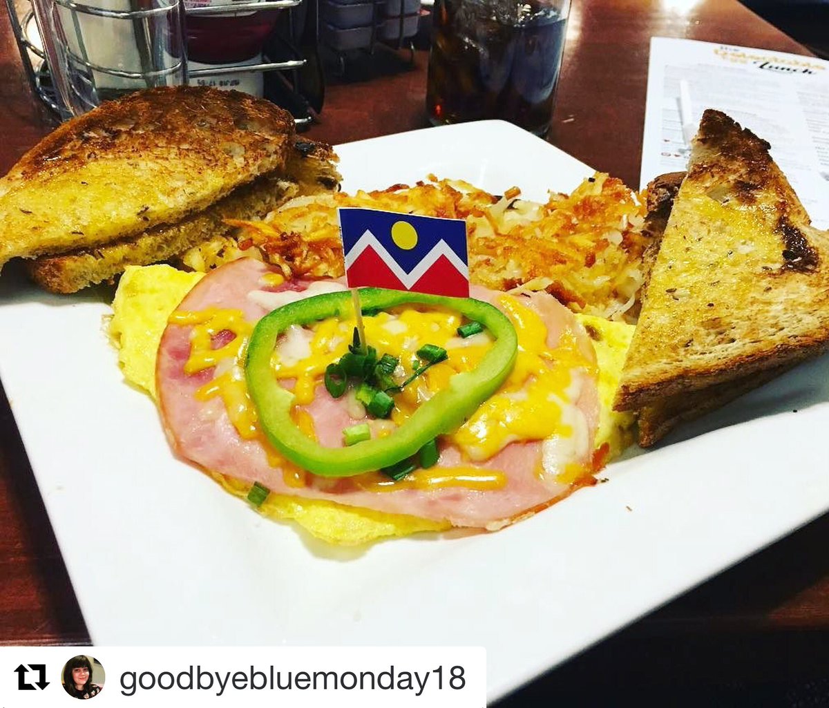 DelectableEgg's tweet photo. Proudly serving the traditional Denver Omelette since 1982 🍳
#Repost @goodbyebluemonday18
#themilehighcity #local #breakfast #brunch #lunch #mondaymorning #colorado #denvermetro #denveromelette #whenindenver https://t.co/xbKpYTmvfI