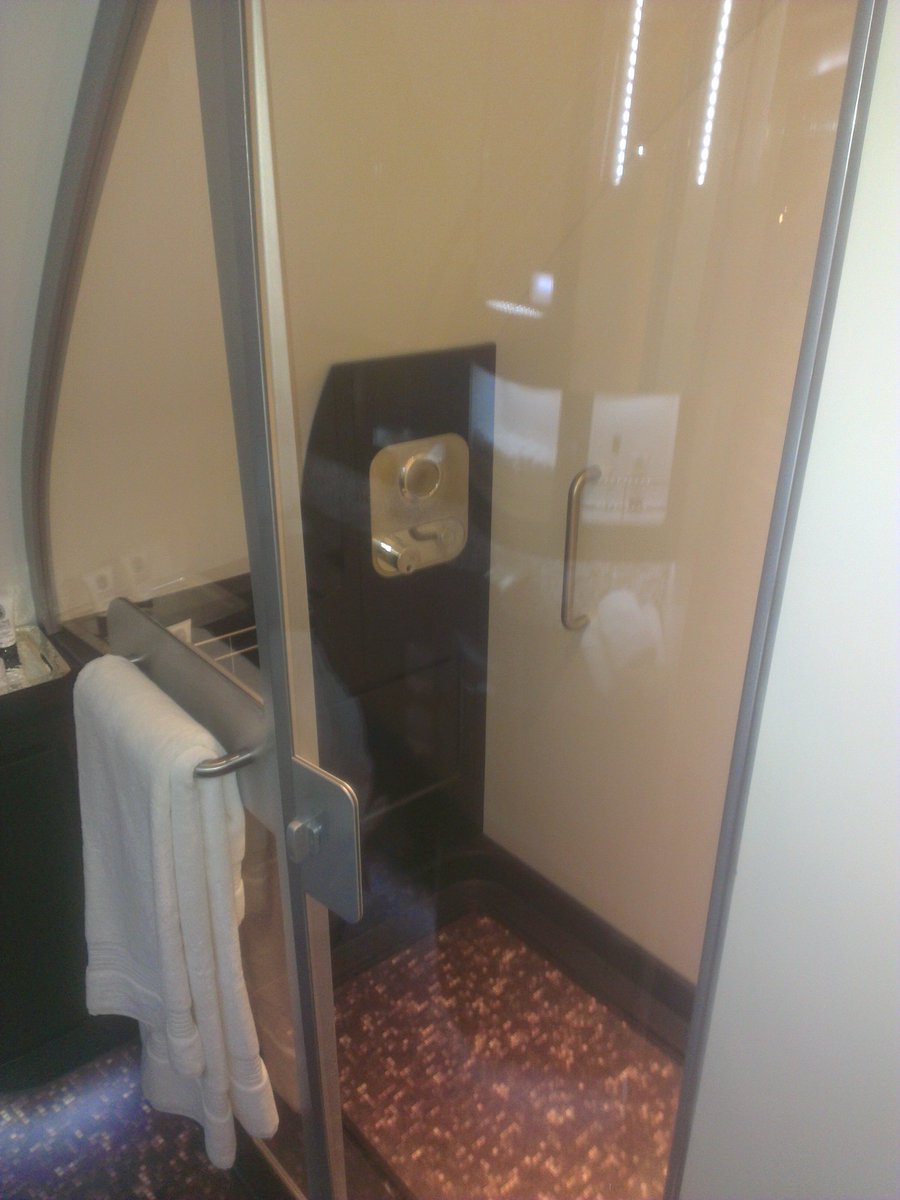 alansbrown's tweet photo. @JeremyClarkson @emirates Thank god you didn`t show us the shower!!! Next time @EtihadAirways #RESIDENCE It is the "ONLY" way to travel! #privateshower #doublebed https://t.co/bPPIGuUl0t