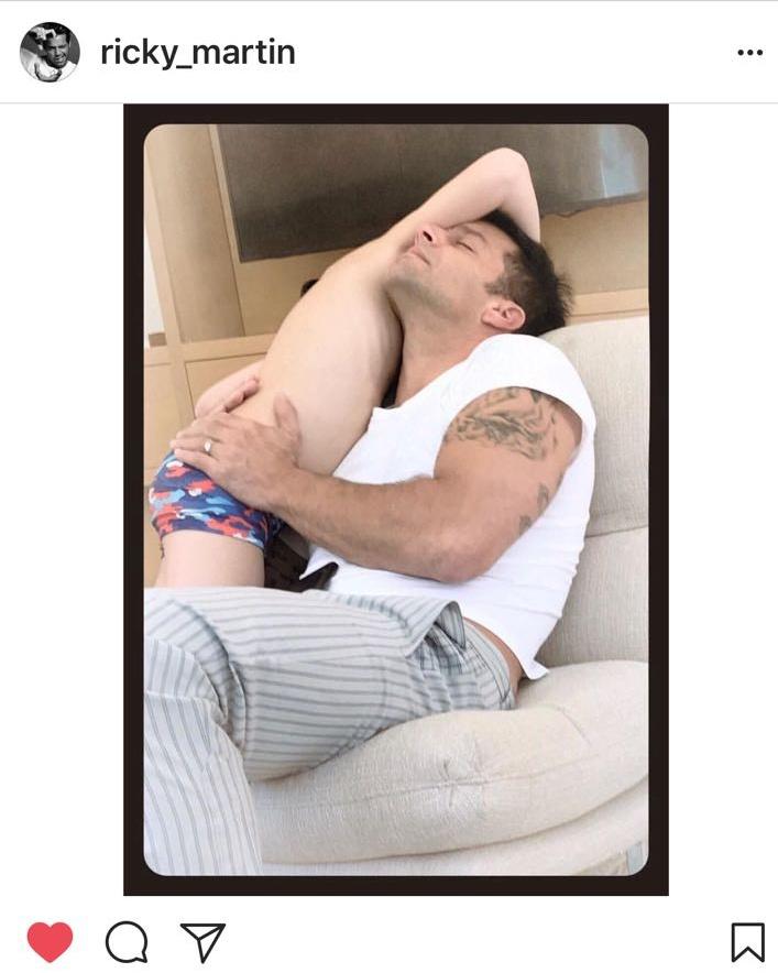 PabloLayus's tweet photo. @JoseMeolans la malla del hijo de @ricky_martin no es de tu marca ? https://t.co/C6ckJew4Bt