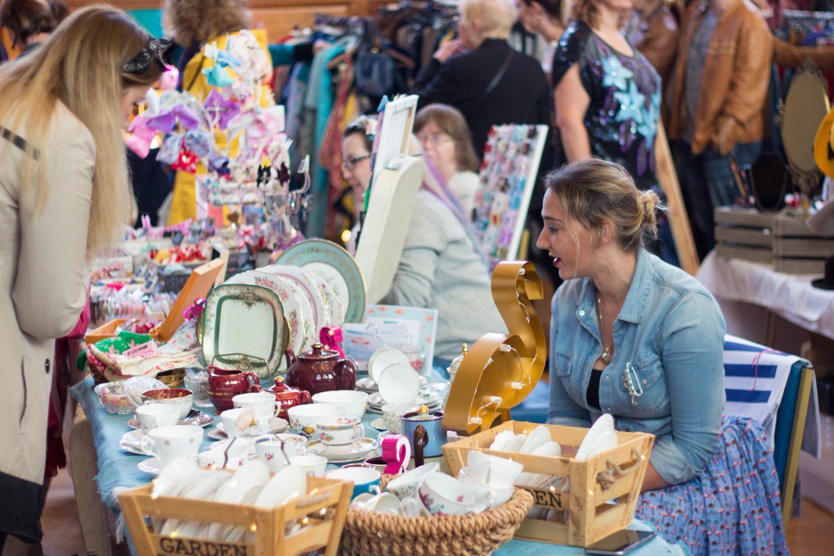 LouLous Vintage Fair tweet media