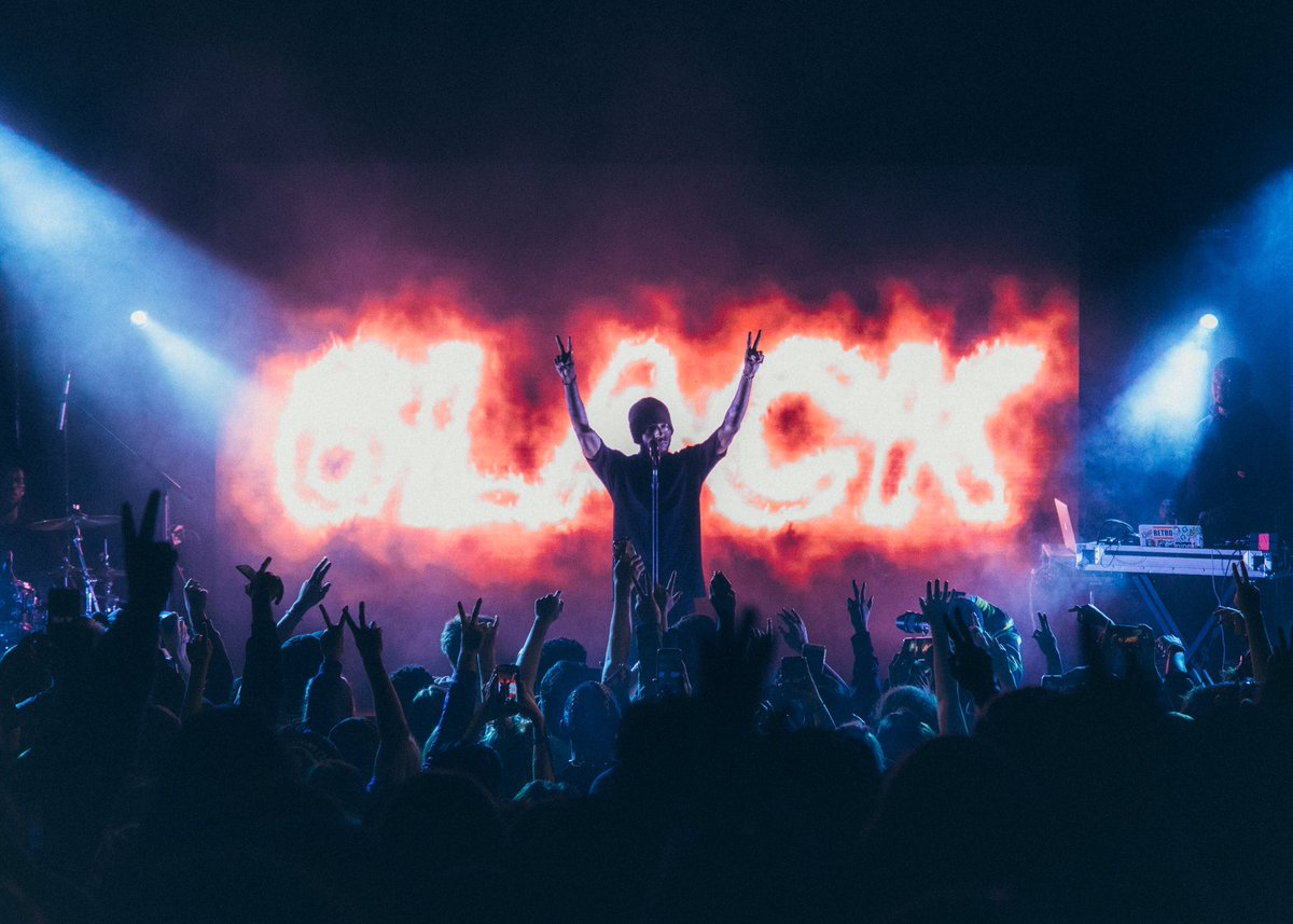 LVRN's tweet photo. The #FREE6LACKTOUR hits Detroit tonight 🎈🎈🎈
https://t.co/41diV0ivjp https://t.co/WymfmR6gPA