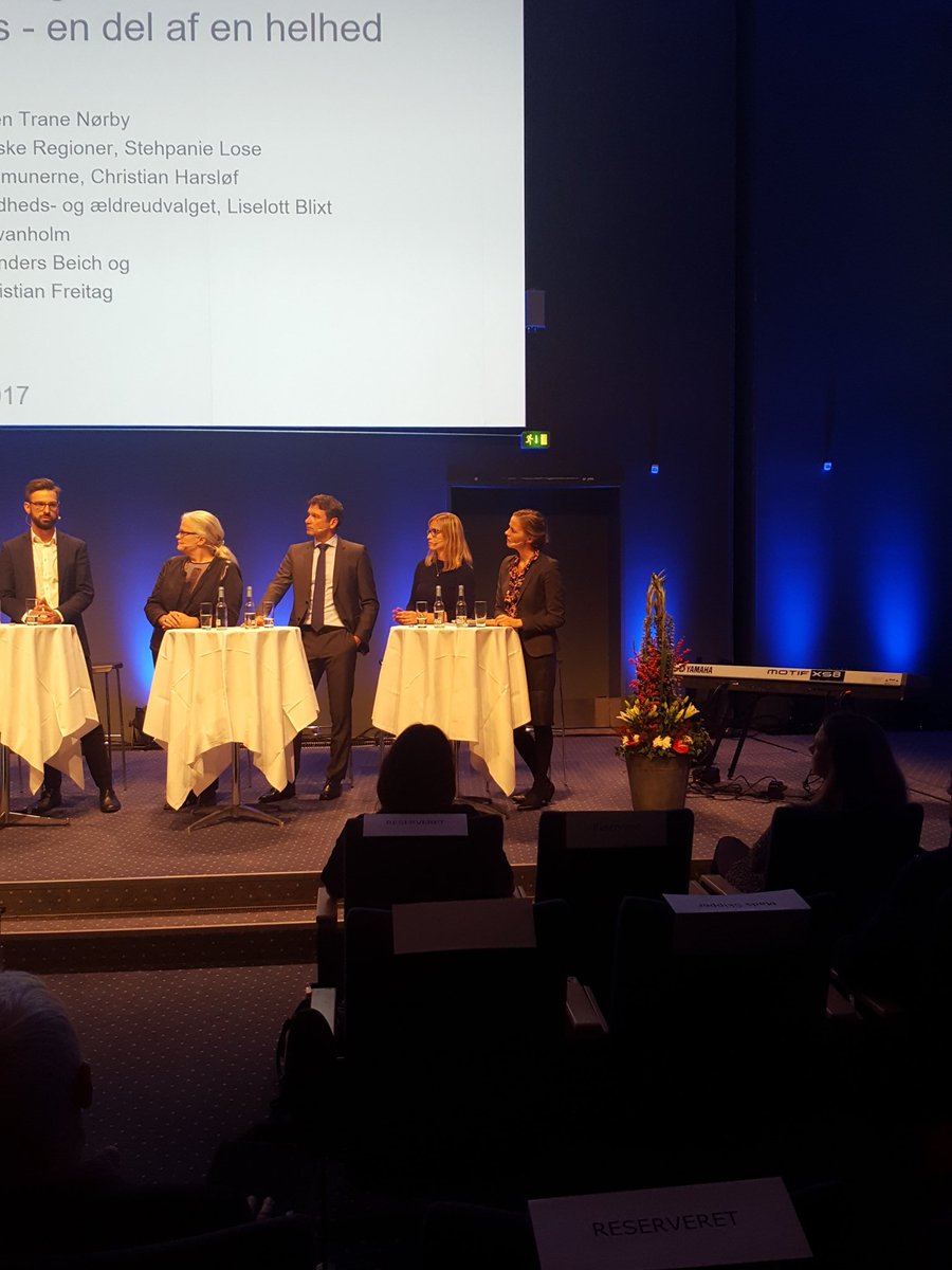 drRahbek's tweet photo. Sundhedsministeren taler om den faglige udveksling i "sundhedshuse". Glem det. Vi har travlt med at dokumentere #sundpol #detkuhaværetmig https://t.co/IN7I01rFRw