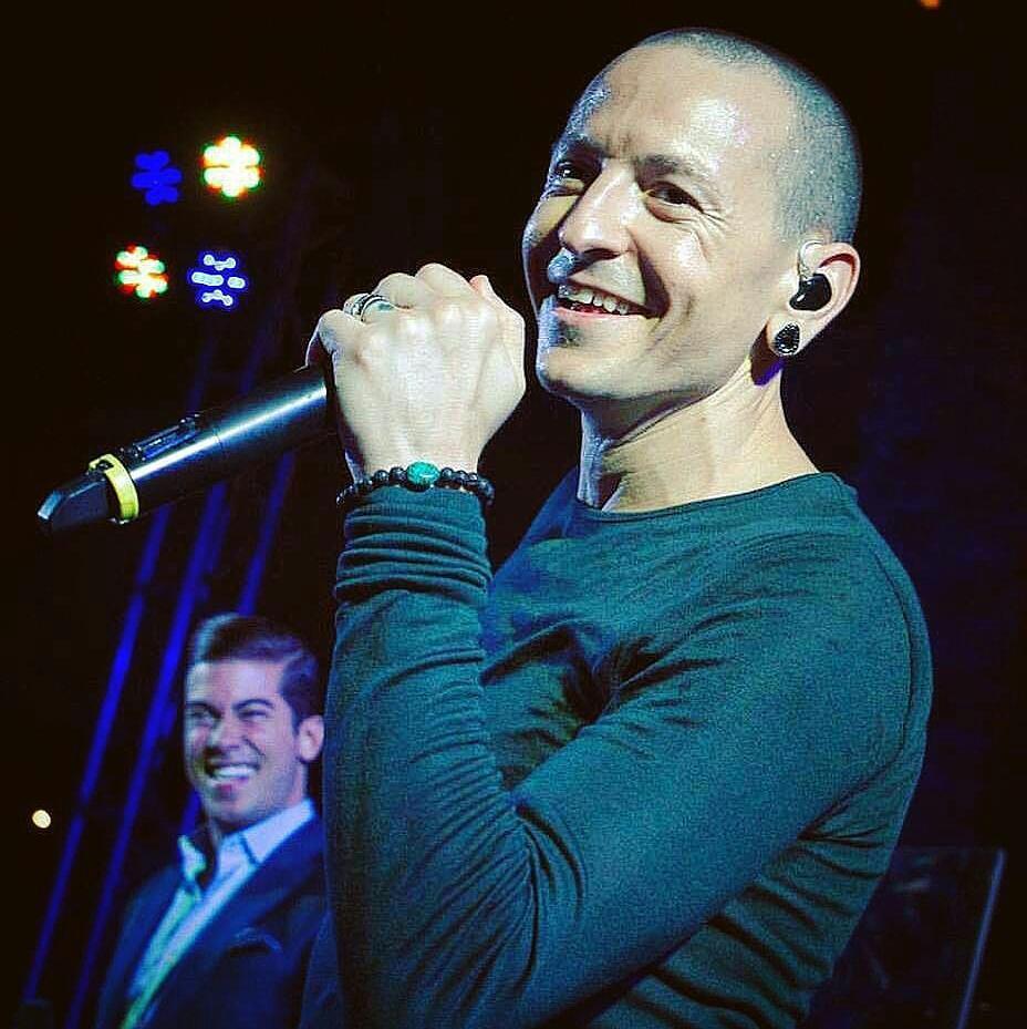 numbOML's tweet photo. when i am alone your voice give me energy ,inspiration and strengh your smile makes me always happy you are the most kindest person in this world❤❤ but 3 months without you that makes me lonliness 💔💔but you are always alive in our hearts 
love you chester forever ❤❤ https://t.co/4TPgCnwASk