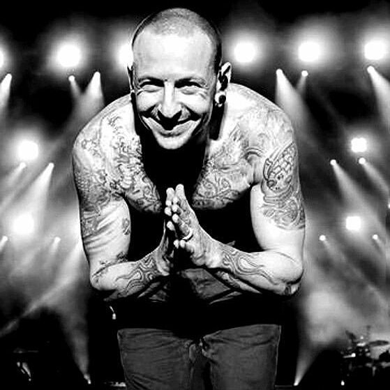 numbOML's tweet photo. when i am alone your voice give me energy ,inspiration and strengh your smile makes me always happy you are the most kindest person in this world❤❤ but 3 months without you that makes me lonliness 💔💔but you are always alive in our hearts 
love you chester forever ❤❤ https://t.co/4TPgCnwASk