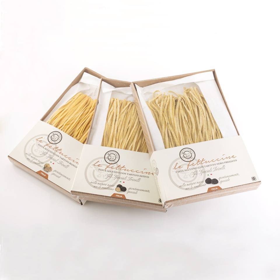 Fettuccine, probably the most famous egg pasta in the world which has crossed unchanged centuries of tradition.
Discover the unique flavor of Trivelli Fettuccine and choose the one you prefer among those with black summer truffle, black truffle and white truffle.
#TartufiTrivelli