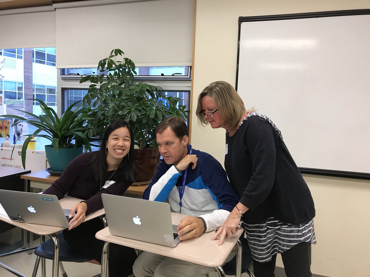 lisahsrhodes's tweet photo. Teachers learning Hour of Code #LexLearns2017 https://t.co/w8trrZ4Mir
