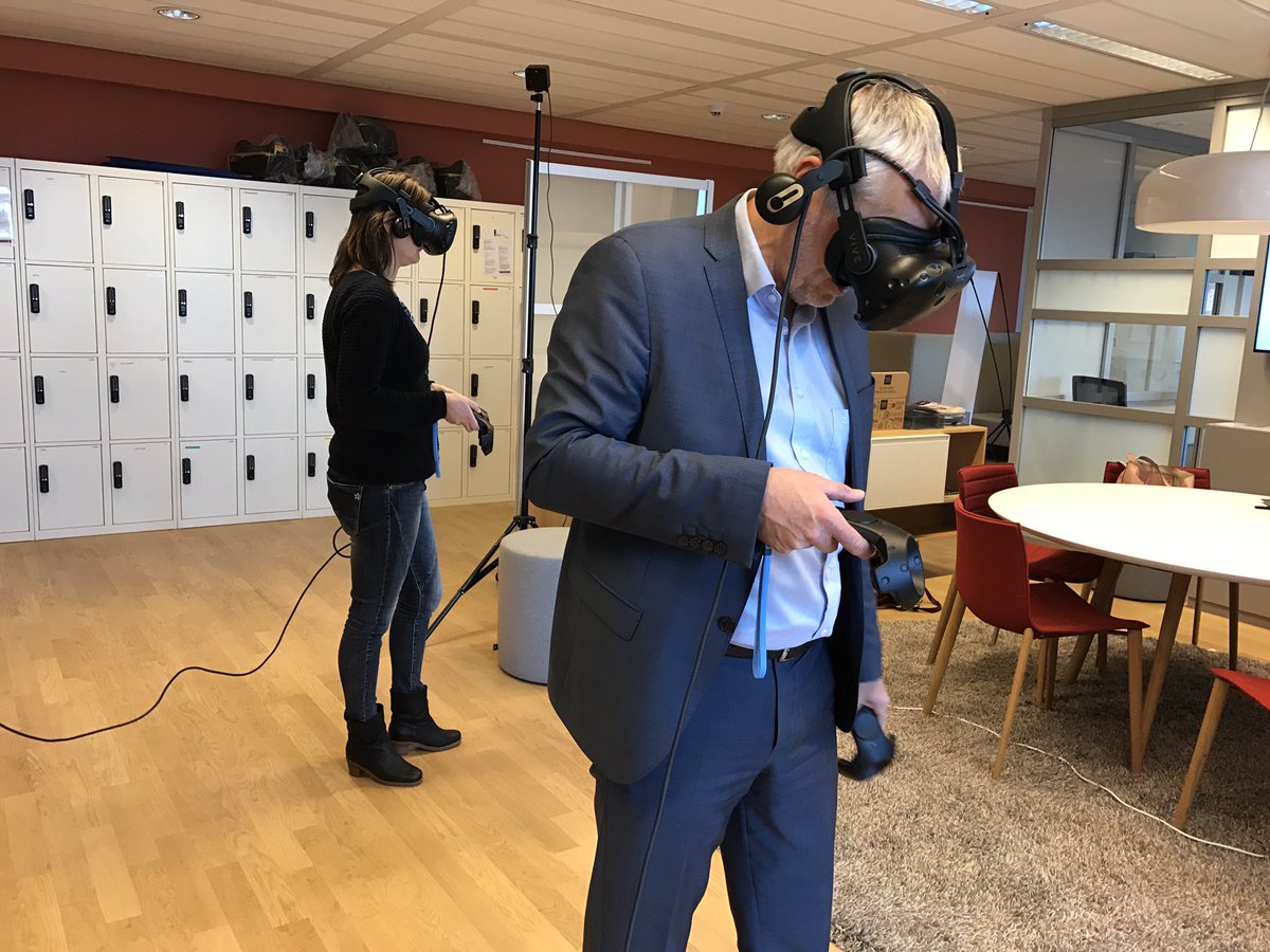 KatherinaMartin's tweet photo. Vandaag met #Stressjam bij @MinVWS. Gamen met je eigen stress systeem! Super dag gehad met het team van Innovatie en Zorgvernieuwing. O.a met @karenvanruiten @Gelle1 #weekvandewerkstress #vr #ehealth #biofedback https://t.co/YX9a6zhGOF