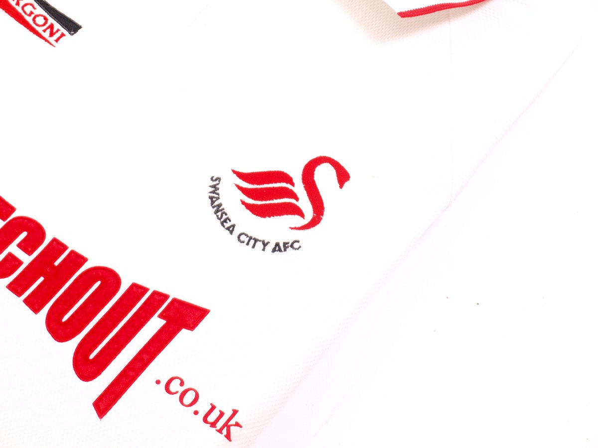 VFshirts's tweet photo. 2000-01 Swansea City home shirt designed by #Bergoni
#TheSwans https://t.co/pXUTr0w87A