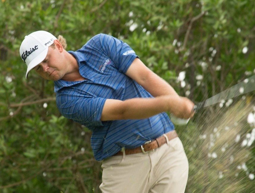 PdelCarmenTV's tweet photo. #PattonKizzire se coronó campeón este domingo en el 11o. torneo de golf #OHLClassic de @Mayakoba.
#Kizzire mantuvo un dramático reto con su connacional estadounidense Rickie Fowler.
Este es el primer triunfo de @pkizzire en la @PGATOUR
Congratulations!!!🏌️⛳️🏆 @MayakobaGolf https://t.co/EaSYygQMvw