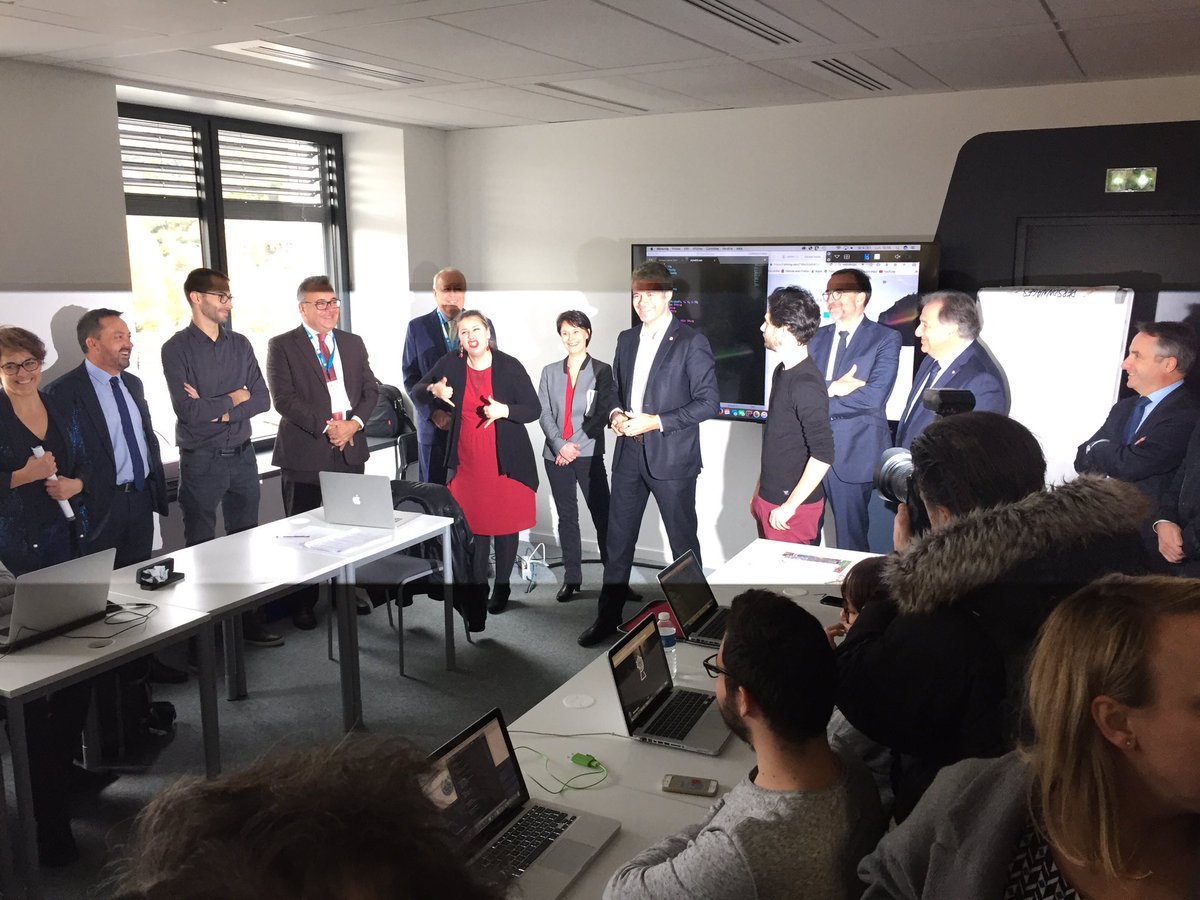 Sourdoues's tweet photo. Quand une région est dans l'action pour soutenir l'innovation dans l'accessibilité et la formation, merci @juliette_jarry @laurentwauquiez et tous les copains du @CampusRegion pour votre accueil 😀🤟
#webdesigner #sourds #LSF #emploiethandicap2017 #SEEPH2017 https://t.co/rUhu1ejrgG