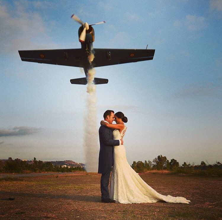 protocolonovios's tweet photo. El viaje más emocionante de vuestras vidas ❤️ #Grooms #Menswear #Novios2017 #Bodas2017 #protocolo #etiqueta https://t.co/KQn5bRBegd