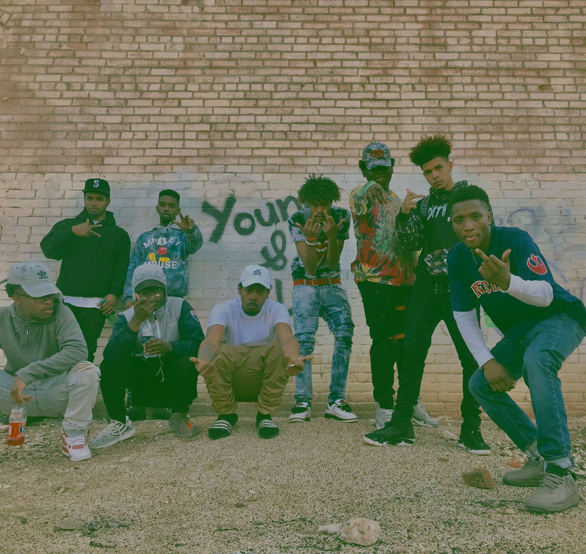 lenetownflexcr's tweet photo. LTFs first video shoot went well! ⚠Music video coming soon!! Stay tuned!⚠ https://t.co/F7LuVGYj5u