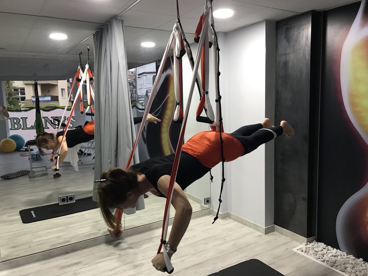Fisioblanes's tweet photo. HOY TOCA YOGA AEREO!!!! https://t.co/qYNSGsl4Mv
