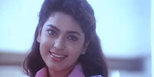 Happy birthday to the original sunshine girl of bollywood and the Queen of impeccable comic timing JUHI CHAWLA.. 