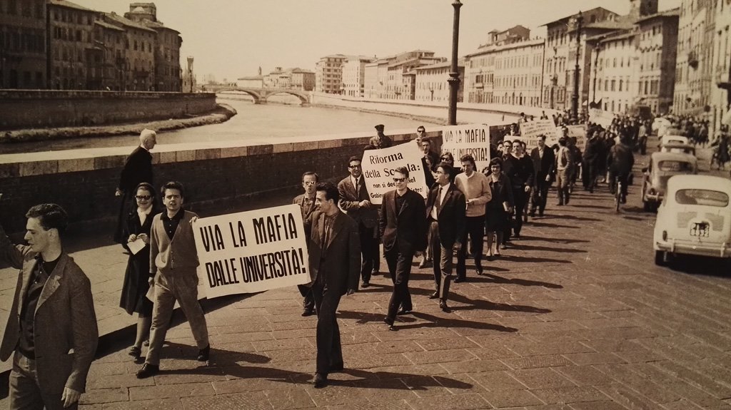 palazzoblu's tweet photo. Il #Sessantotto: #immagini di una stagione #pisana
7 novembre 2017 - 18 marzo 2018
La #mostra rievoca il clima delle contestazioni studentesche, che ebbero #Pisa come loro teatro principale, attraverso le #fotografie tratte dall’archivio di Luciano #Frassi... https://t.co/hTcTwkNYNL