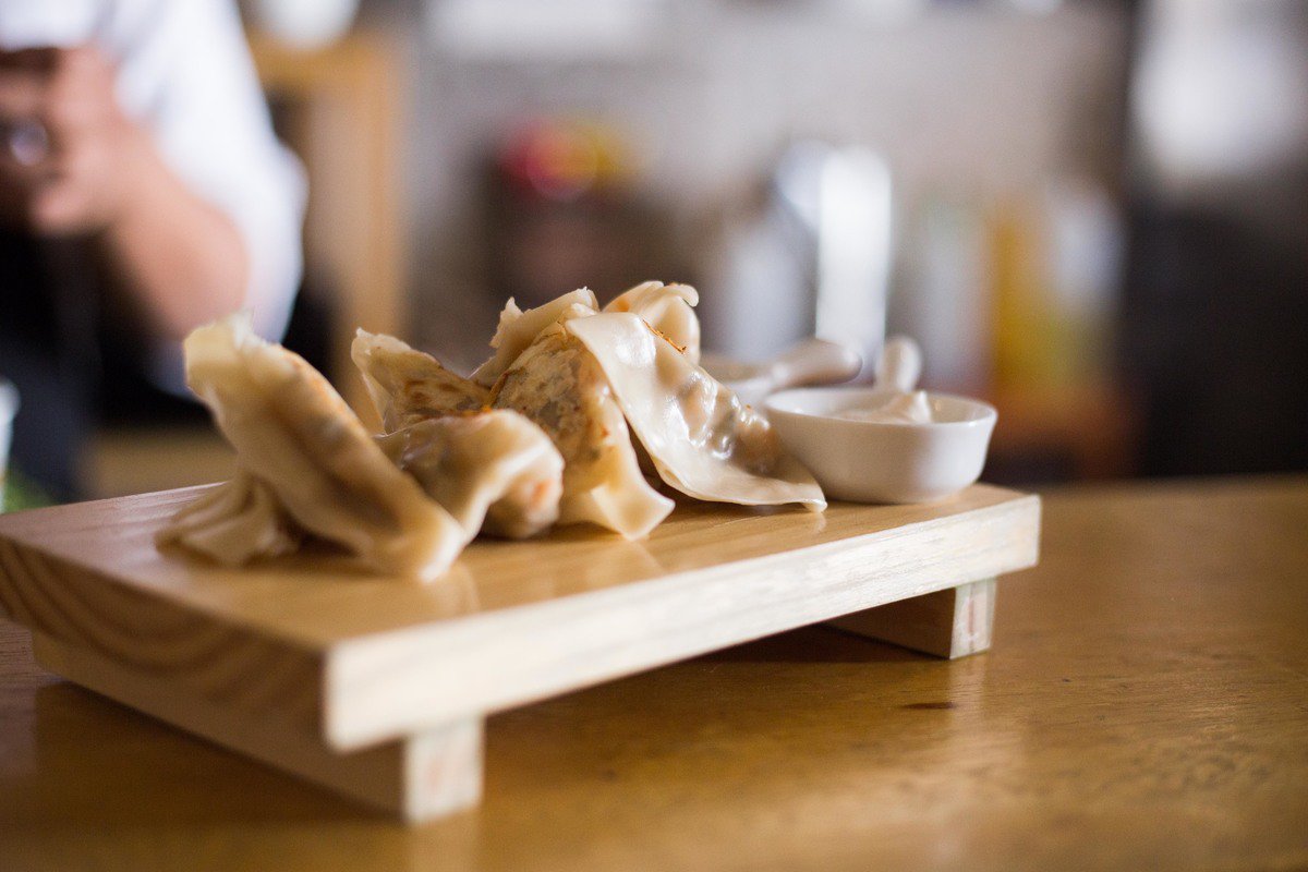 elBudaProfano's tweet photo. #MeatlessMonday in Peru?

¡Claro que si! 

#gyoza #sushi https://t.co/Ag0nwg9aeu