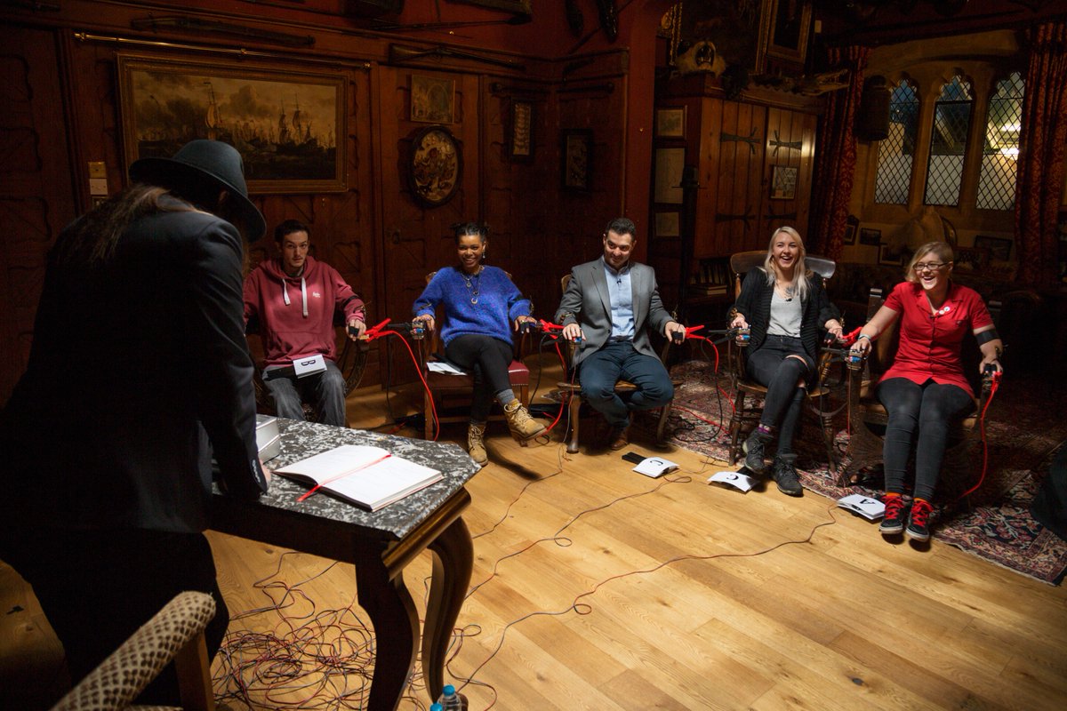 BBCEarthCanada's tweet photo. Tonight is going to be... electric! #MeetTheHumans 10 ET/PTโกโกโก https://t.co/uTnvoUl8Uc
