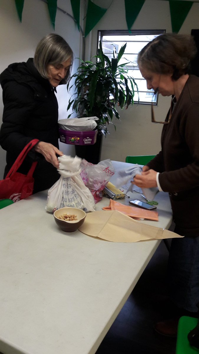Time4Lambeth's tweet photo. #timeexchange -ing and giving #cakes  @#Vauxhall #timebank hub in @VGERTA Carmelita Centre... #5waystowellbeing @nhslambethccg @lambeth_council @DavidAmosSE11 @TimebankingUK @pgtimebank @Time4Southwark https://t.co/FS1PzSCPaz