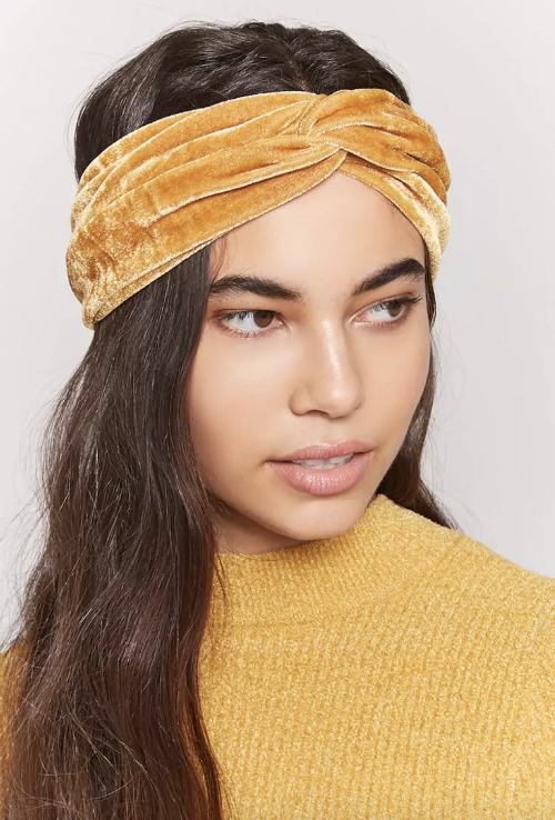 GurlDotCom's tweet photo. 15 exciting ways to wear velvet this winter: https://t.co/O9fgTdYqO9 https://t.co/bWX5u57FZG