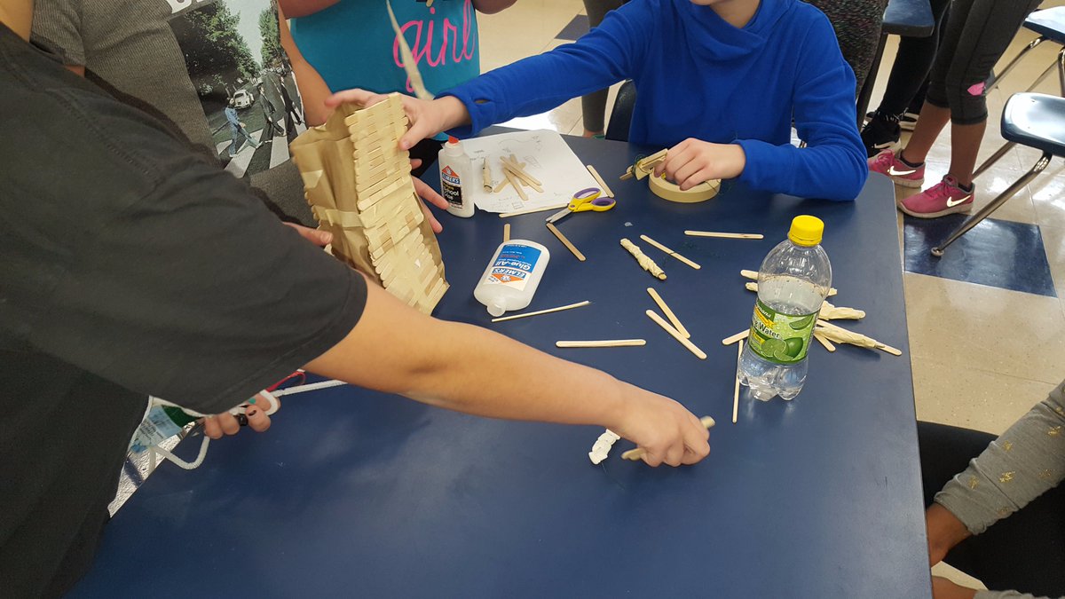 MKetendjian's tweet photo. Can you build a tower to hold at least 1 apple? We can @thedaterschool #AppleTower https://t.co/m8X4KoA1uJ