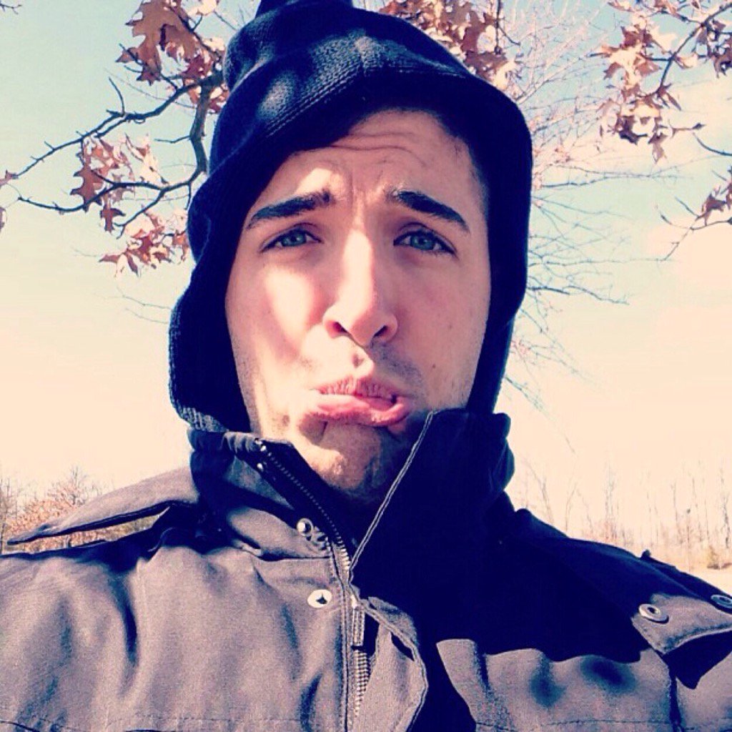 Mheat6311's tweet photo. Full on hoody weather mode https://t.co/4oqgp6E4jI