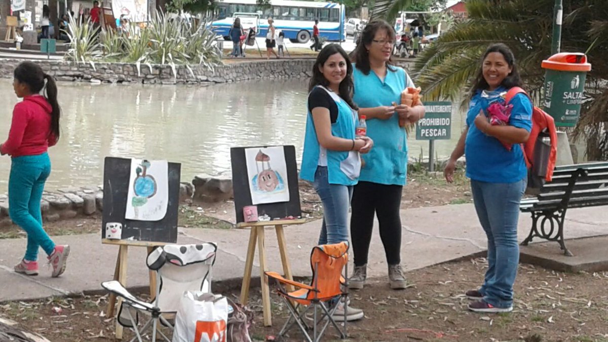 #VivamosLaTradicionEnCPPS colegas y cordinadora de area <a href="/FerSiarezEa/">Fernanda Siarez EA</a> en sabado de Pintorcitos <a href="/ArtycomCai/">CAI 5 ARTYCOM</a> <a href="/patriciapinasco/">Patricia Pinasco</a>