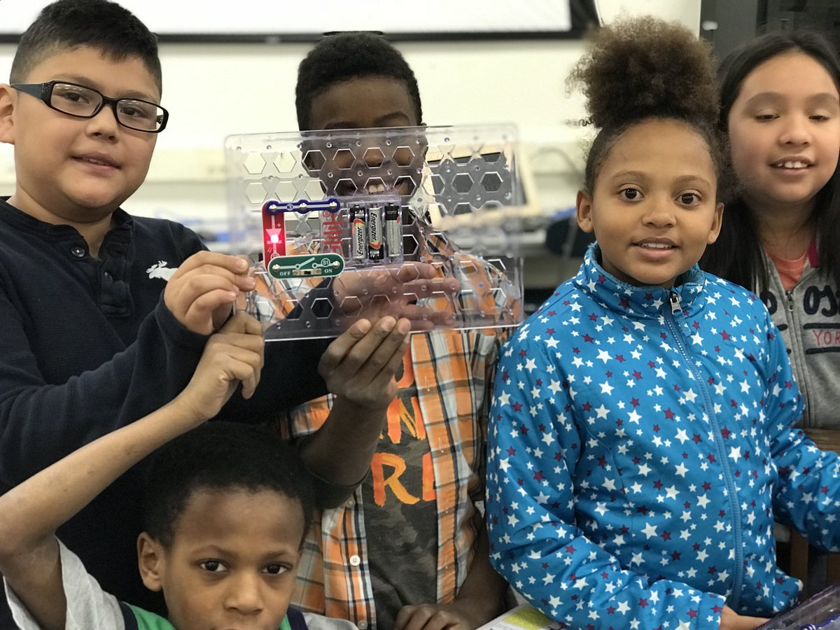 GbLibrary20's tweet photo. Collaboration, communication, and lots of teamwork! Using our @SnapCircuits in #Makerspace!!!  @MrGGreenbrook #esd20learns #gatorslovesnapcircuits https://t.co/dWIlwj3kmf