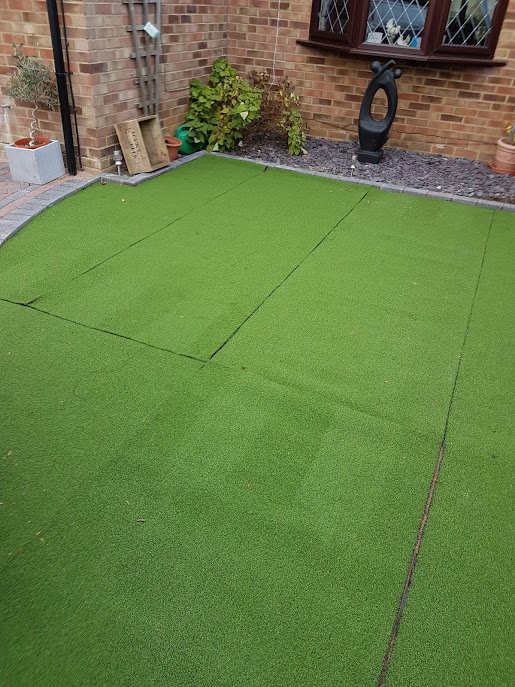 KeburDave's tweet photo. I've seen some badly laid patio's and driveways in my time but this Artificial Grass Installation in Aldershot takes some beating!!!!!!! https://t.co/V9Cy0fkPzE