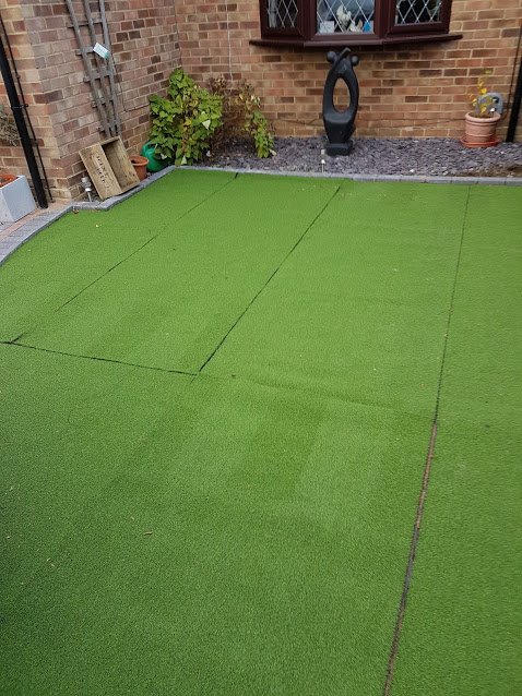 KeburDave's tweet photo. I've seen some badly laid patio's and driveways in my time but this Artificial Grass Installation in Aldershot takes some beating!!!!!!! https://t.co/V9Cy0fkPzE