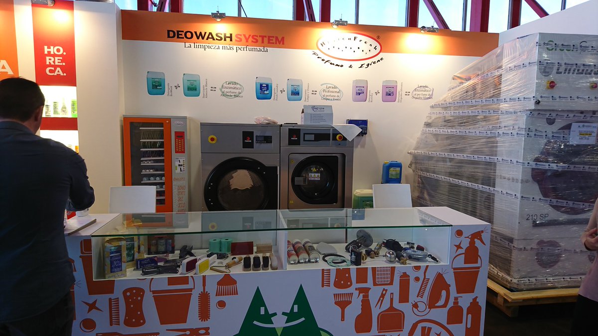 Acabando el stand en <a href="/Hygienalia/">Hygienalia</a> con los productos de @HygienFresh <a href="/limpioyfresco/">LimpioyFresco.com</a>  #Tintolav. Mañana atenderemos a #tintorería #lavandería y podremos ver una máquina de seco.