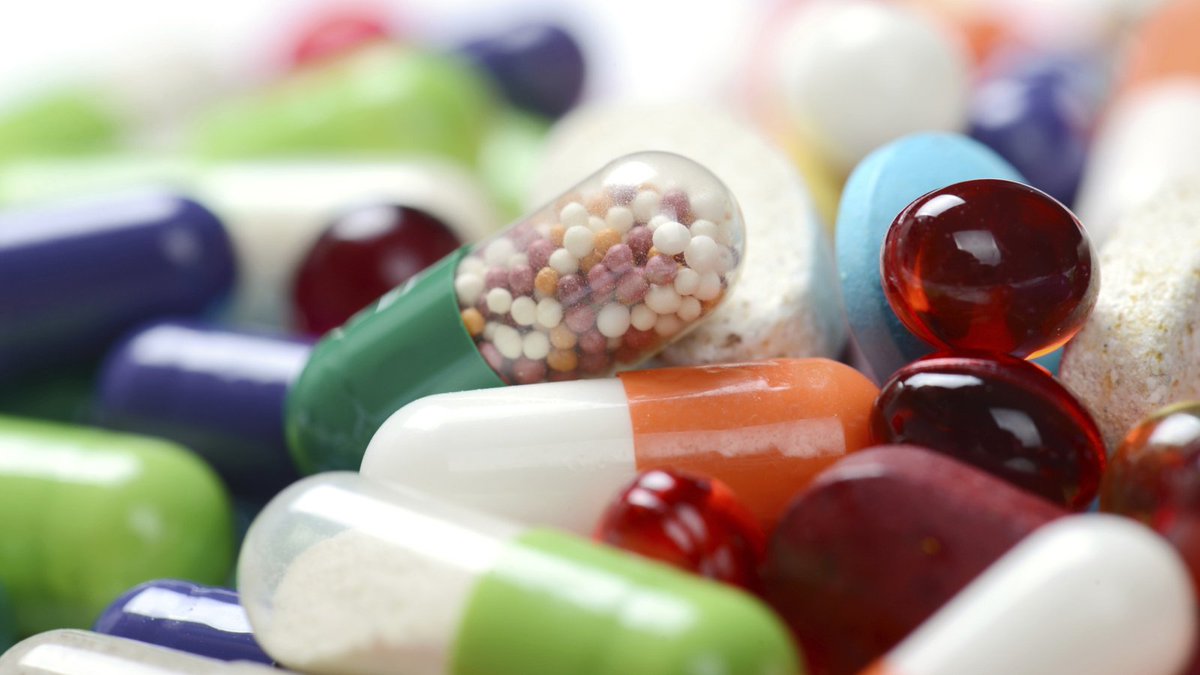 decoproteste's tweet photo. Cerca de 25 mil pessoas morrem todos os anos na União Europeia devido a infeções causadas por #bactérias resistentes a #antibióticos. Apelamos à ação dos líderes europeus em https://t.co/qVd0lYlFSg #SuperbugTour #AntibioticAwarenessWeek https://t.co/XCaHJXpalp
