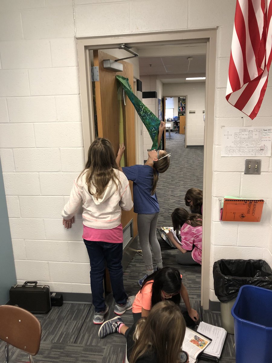 msmanojlovic's tweet photo. Investigating Ancient China with a partner scavenger hunt race - students responding well to the fun learning taking place!  #sd113a https://t.co/Yk0EOoQL2L