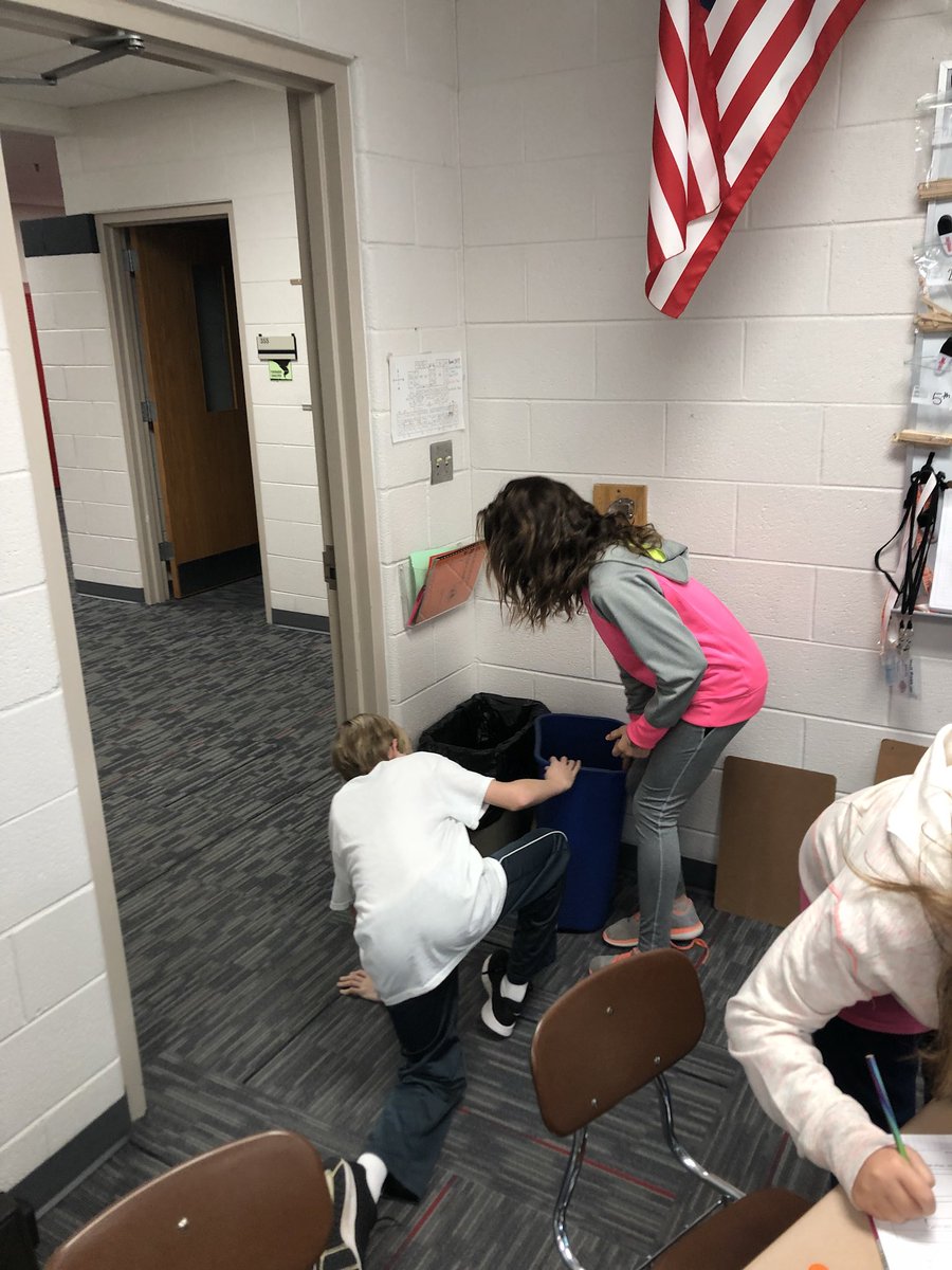 msmanojlovic's tweet photo. Investigating Ancient China with a partner scavenger hunt race - students responding well to the fun learning taking place!  #sd113a https://t.co/Yk0EOoQL2L