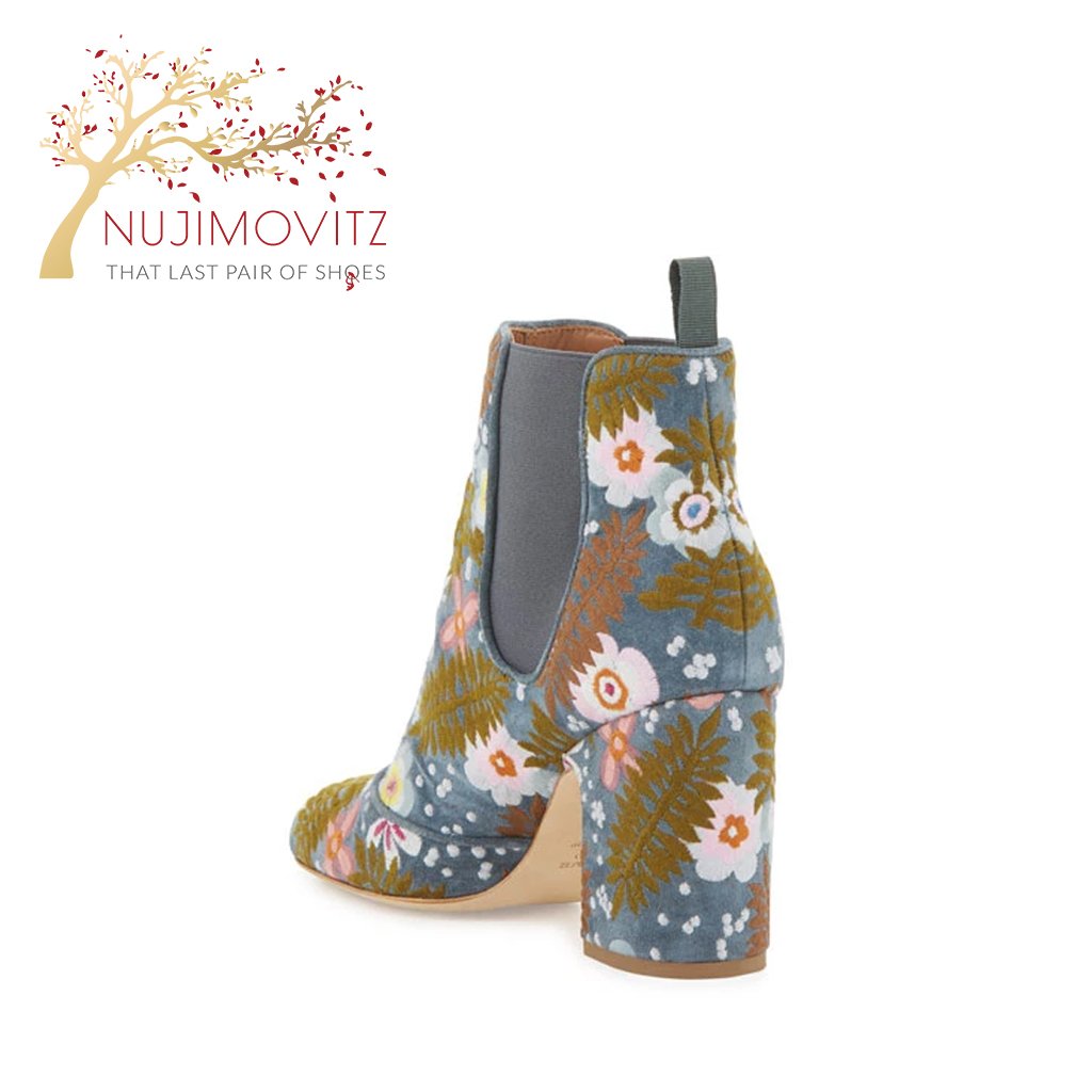nujimovitz's tweet photo. Take note. A lady wearing a crystal slipper as Cinderella did, always attracts a blue prince. #Nujimovitz
.
#LaurenceDacade
IT 41

#shoes #shoe #shoesoftheday #shoeaddict #shoecollection #shoesale #shoeart #shoesimport #shoeobsession #originalshoes #ShoeStore #beautifulshoes https://t.co/s4EIsT4Haw