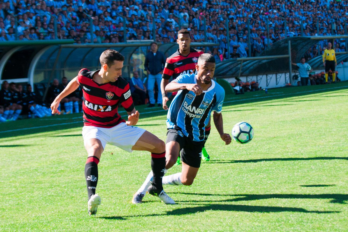 fsoutto25's tweet photo. Muito legal ver que a visão de vocês sobre o lance da expulsão é parecida com a que eu tive. Obrigado pelas mensagens de carinho e apoio!! Seguimos juntos 🦁🔴⚫ #pegaleão #ecvitoria #vitoria https://t.co/ZJaffZKWrj