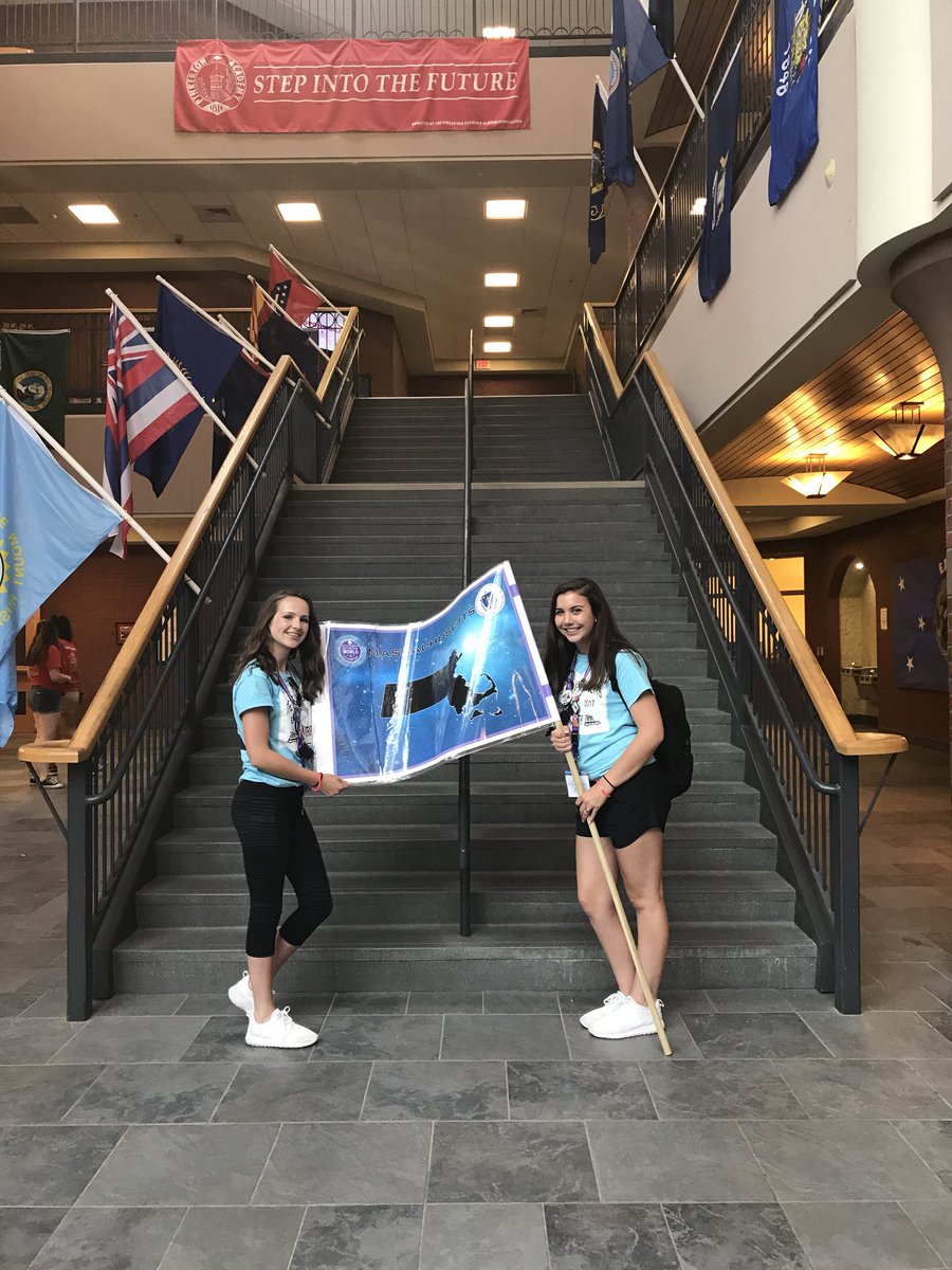 emmalees921's tweet photo. @Heidi4SEMASC reppin the beaver dome with my bff @ nasc 2017 🤙🏼🤙🏼 https://t.co/zqoGA1Ocql