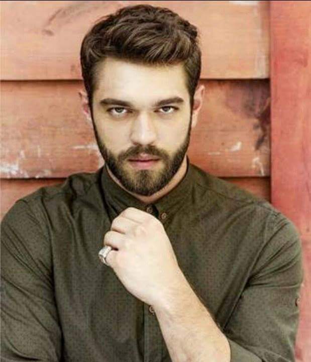 Tolga Sarıtaş  RT 
Furkan Andıç   FAV 

Takip etmeyenlerin oyu geçersizdir. 200 olan Kazanır. 
#Söz 
#Meryem