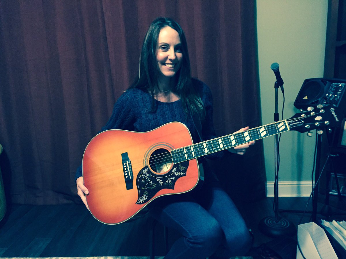 Lana_White_'s tweet photo. New birthday guitar!! #hummingbirdpro #inspired #loveatfirststrum https://t.co/34rHmwvXEL