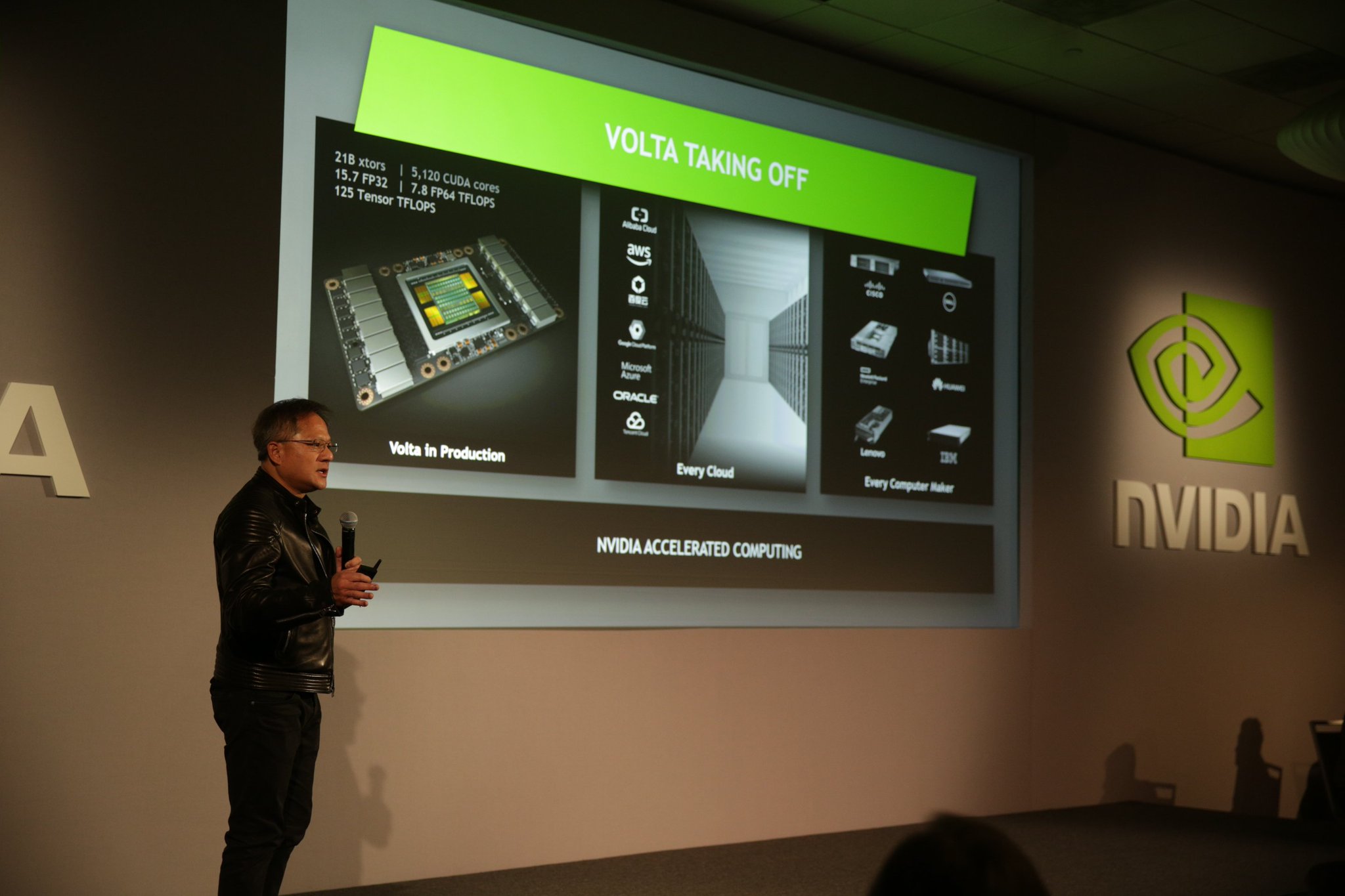 DOi8oDxUEAAVF26.jpg:large