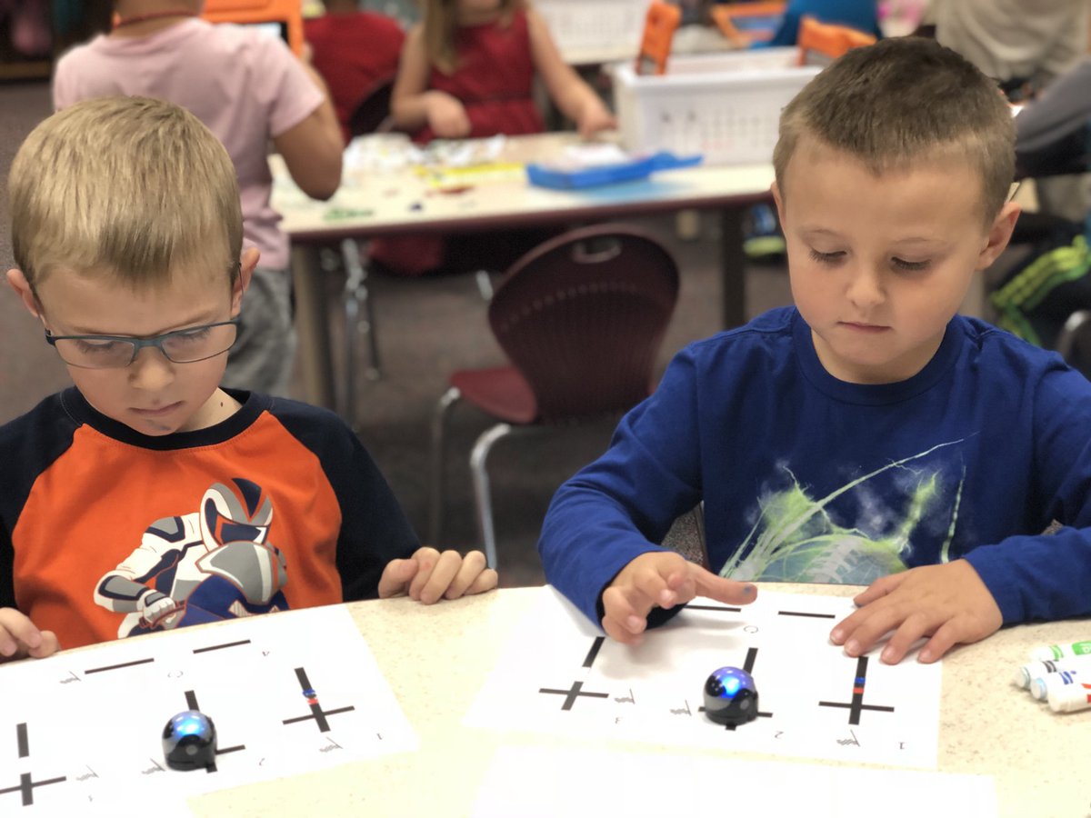 cthangvijit's tweet photo. #ENSCbecause Miss Zollars’ #Kindergarten class learned how to program @OZOBOT to follow their directions. They did fantastic at #coding the #ozobot to go forward, left, and right through their maze. #stem #edtech #KinderChat @NorthSideElem https://t.co/aEZbB8w4L0