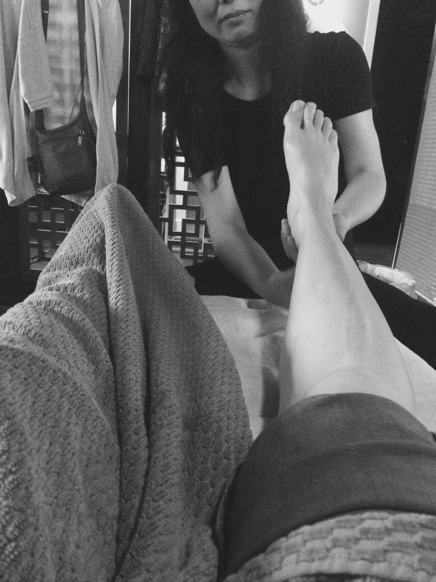 AmyBeeman's tweet photo. Not worrying about prickly legs when you go for a foot rub... thank you @IdealImage! #byebyehair #hellosmooth #partner https://t.co/NJ3UTgXM2w