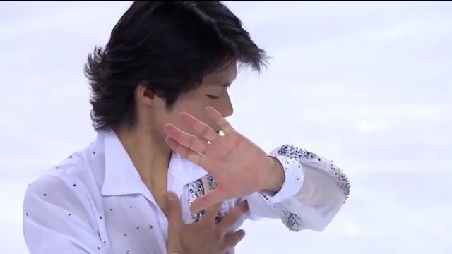 fskating01's tweet photo. ド深夜に突然だけど、スタートポジションに着いた時のポーズ、顔を手で隠しているスタイルがめっちゃ好きだなって思いました。カッコいい。あと、伏し目や目を閉じているのも好きです。なんか「は、はじまる…！」って感じが好きです。ほら、みんな素敵…！！圧 https://t.co/PDK4bXrQMO